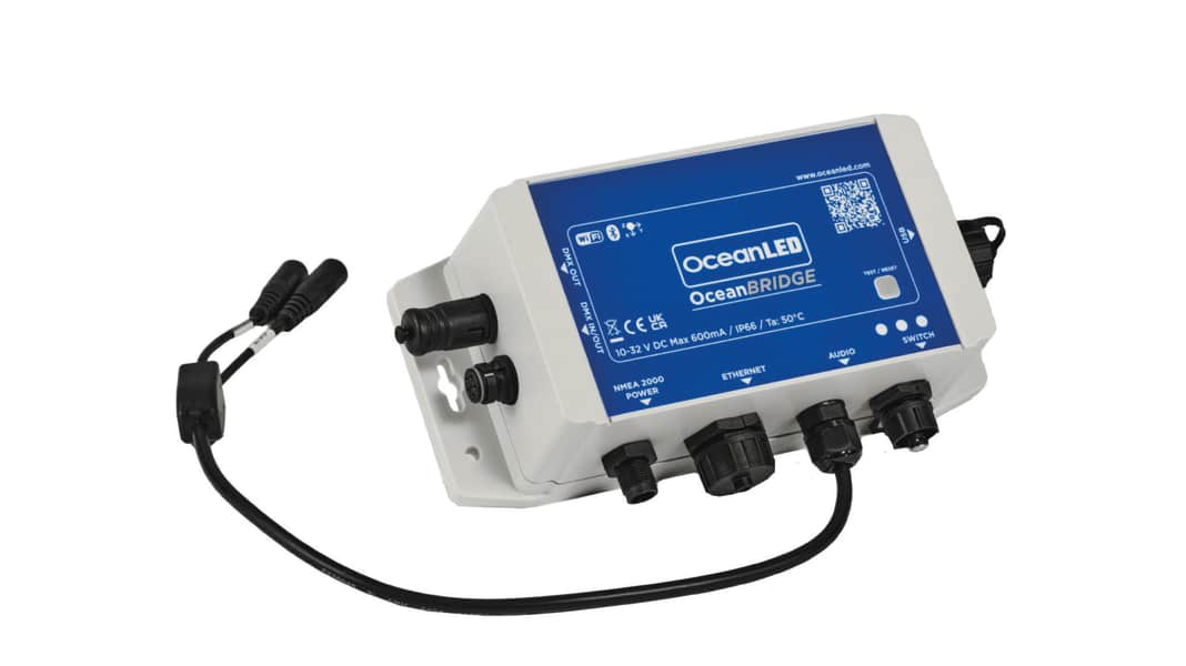 Equipaggiamento: Controllo dell'illuminazione a bordo tramite plotter e smartphone