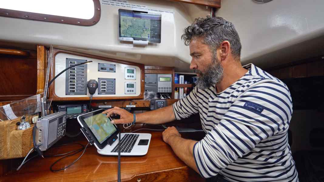 Wi-Fi, 5G or LTE: how to get the internet on board