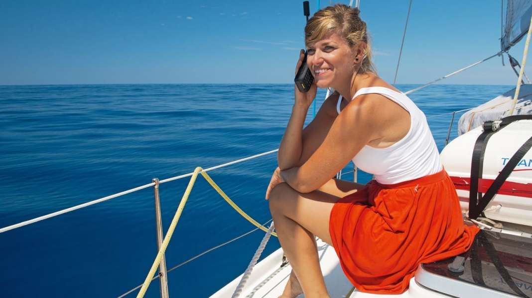 Webinar on 6 February: Always stay connected - Internet and communication on board