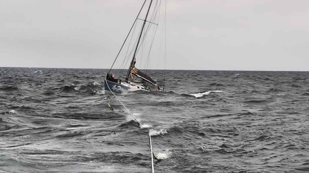 Timone rotto: velista single salvato al largo di Fehmarn