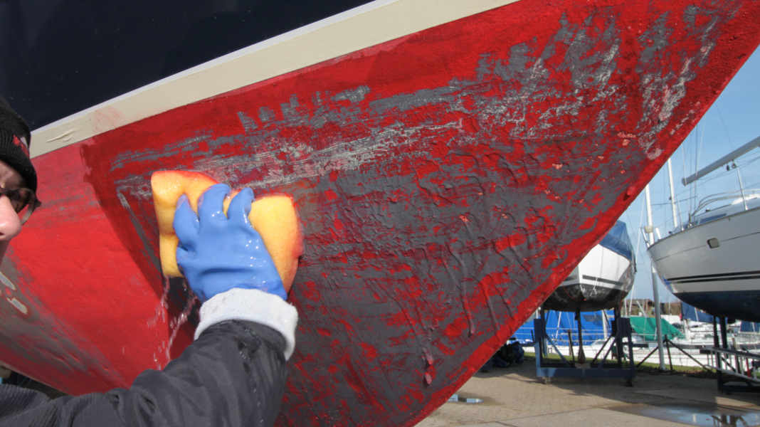 Bewuchsschutz: Wie stark belastet Segler-Antifouling das Wasser?