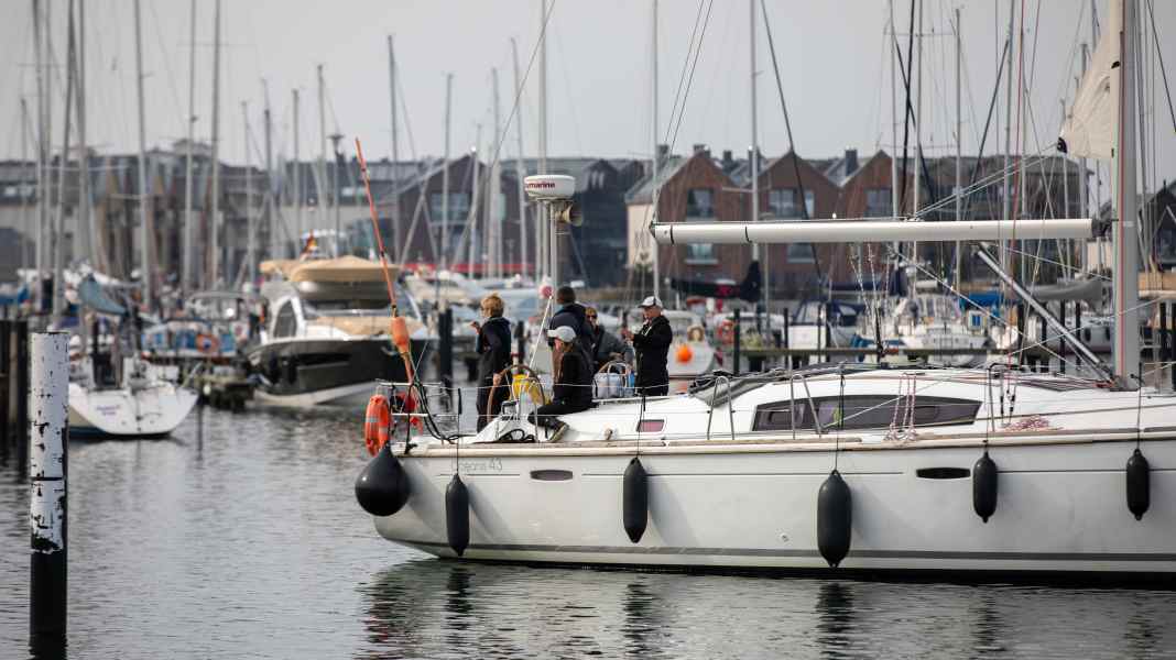 Law: Who is liable if the sailing student messes up?