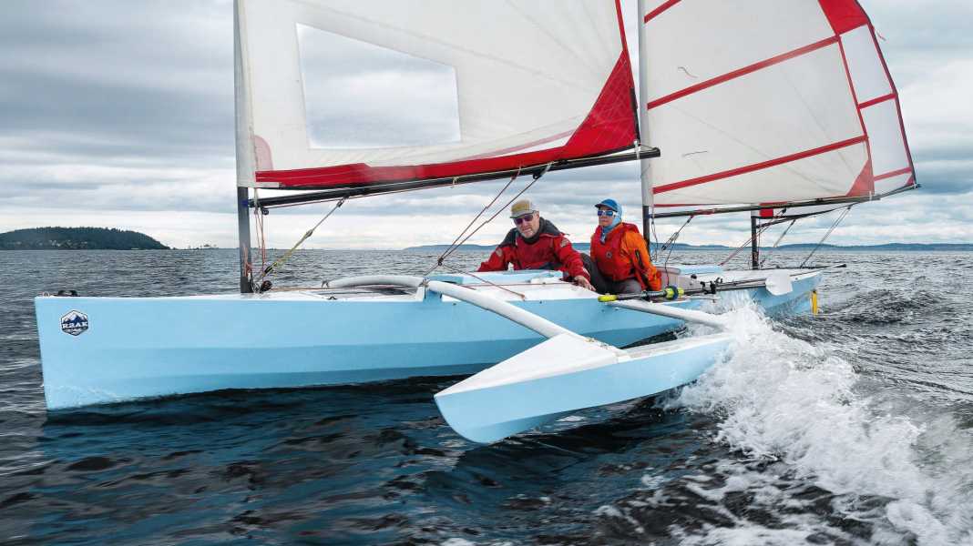 The special boat: "Kairos 4Two" - with rig and oars