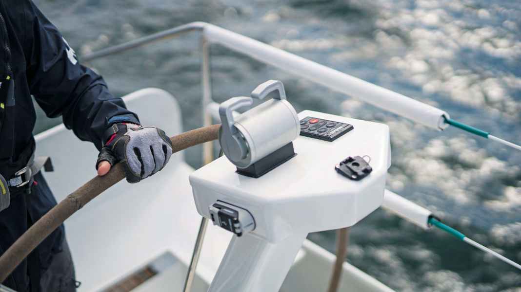 Antrieb: Worauf Sie beim Manövrieren mit E-Motor im Hafen achten sollten