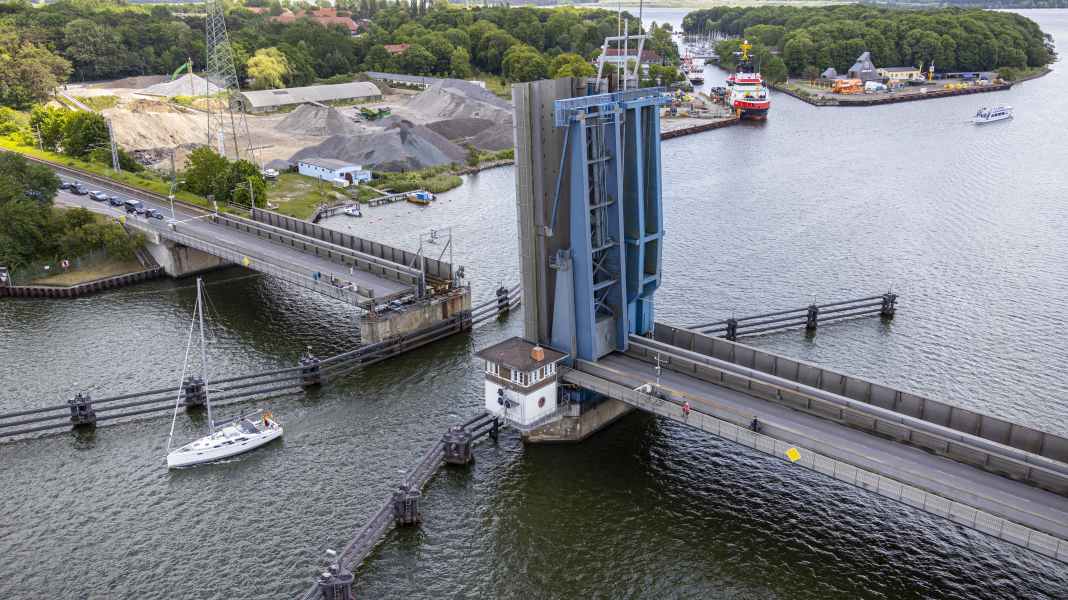 Brücke defekt: Ziegelgrabenbrücke bei Rügen öffnet nicht mehr