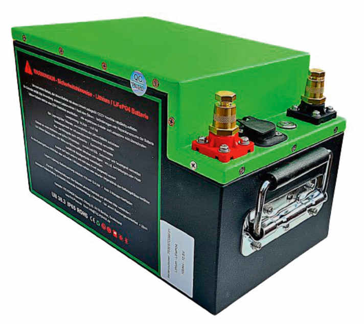 La batterie d'alimentation au lithium de TKC Power. Choix entre deux batteries : Le plus petit modèle est disponible pour 980 euros, le plus grand modèle de batterie lithium-phosphate de fer coûte 1.980 euros.