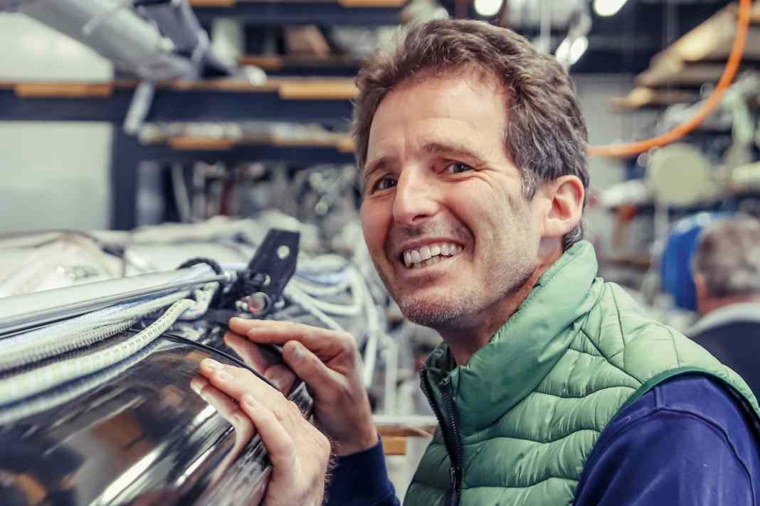 Keeps everything in view and under control: Hans Stützle, master boat builder and head of the Winkler boatyard in Bremen