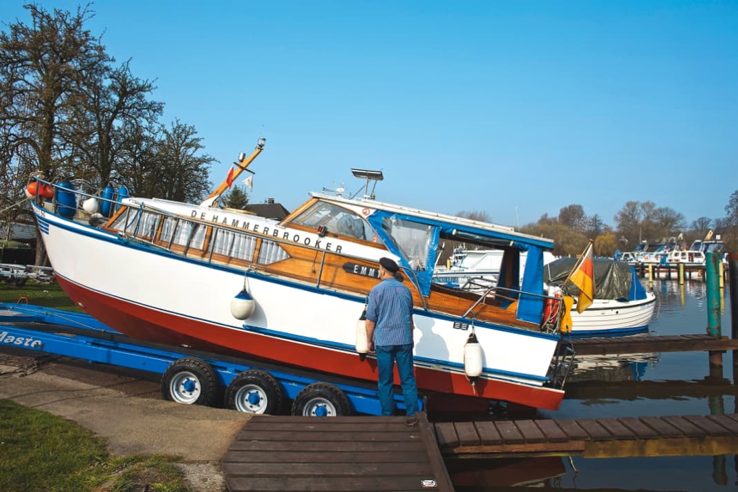 „Grüne Löcher“ und Gezeiten: Auf eigenem Kiel mit dem Motorboot von Hamburg auf der Elbe Richtung Nordsee