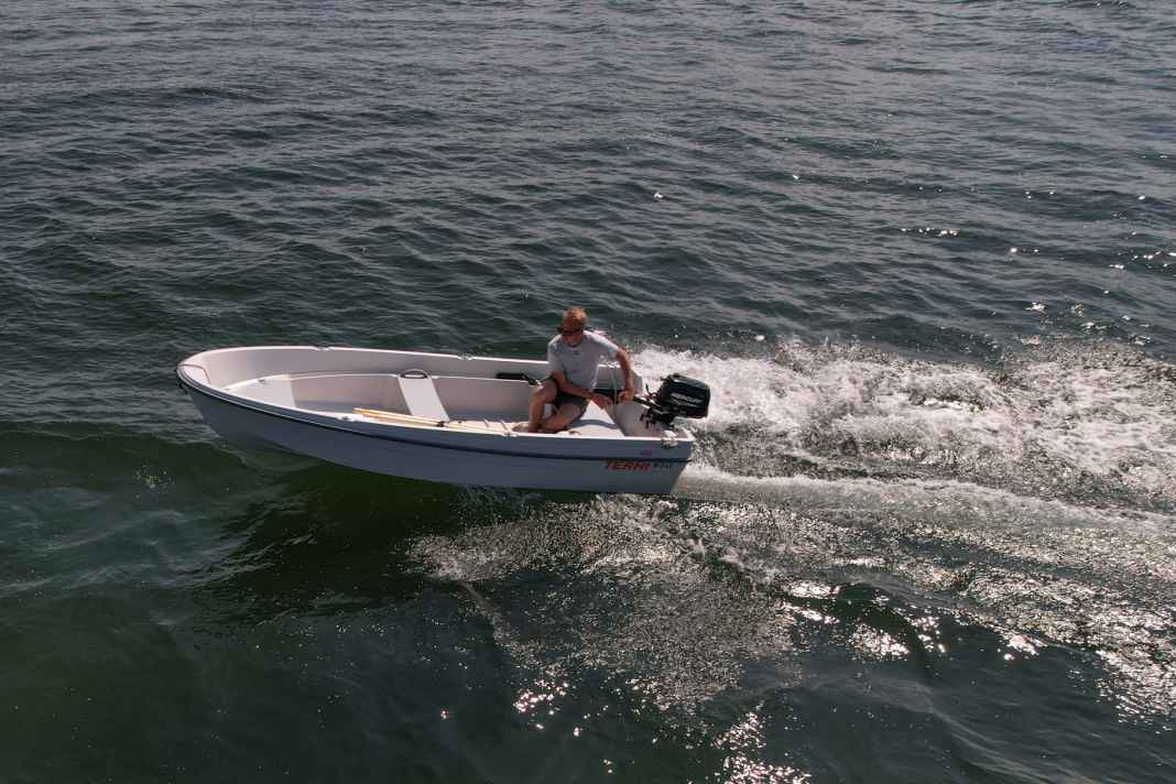 For our test with five different outboard motors, we always used the same boat - the Terhi 400. According to the manufacturer, the boat weighs 120 kilograms