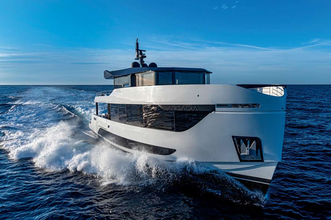 Big wave: When the four IPS units give their all, the A96 reaches a top speed of more than 23 knots; when travelling, the captain aims for around 19 knots