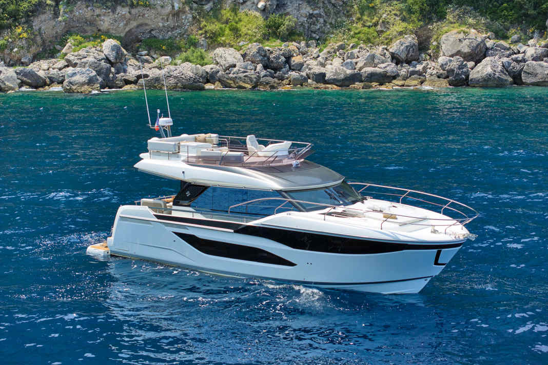 Celebrating its premiere at boot Düsseldorf: Prestige F4
