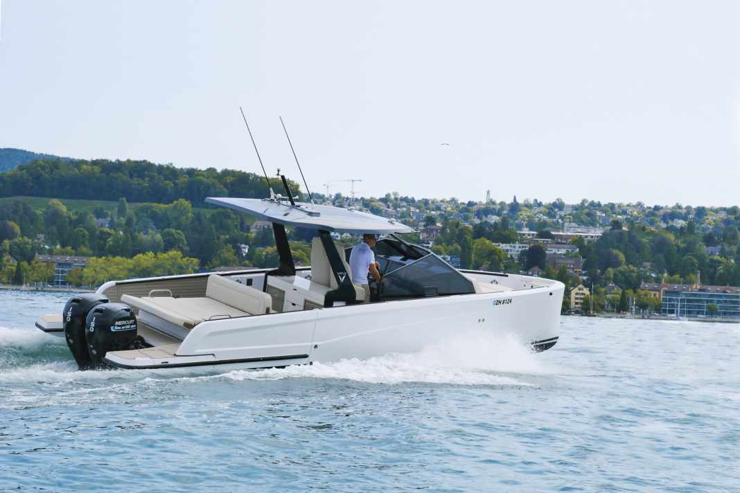 Auch als Doppelanlage auf dem Bodensee erlaubt: Die beiden 150-PS-Außenborder  mit  Katalysator, Lambdasonde und speziellem Steuergerät
