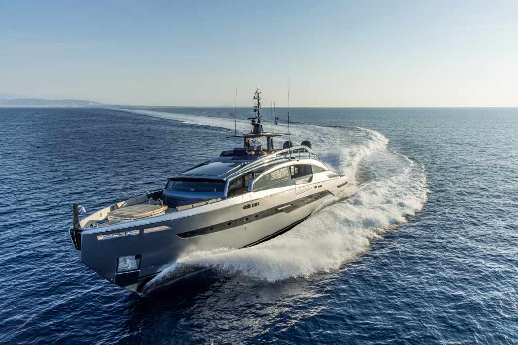 Gegensätze im Einklang: Die GTX116 läuft dank drei Waterjets bis zu 34 Knoten. Zugleich bietet sie mehr Komfort und Platz als die anderen Pershing-Modelle