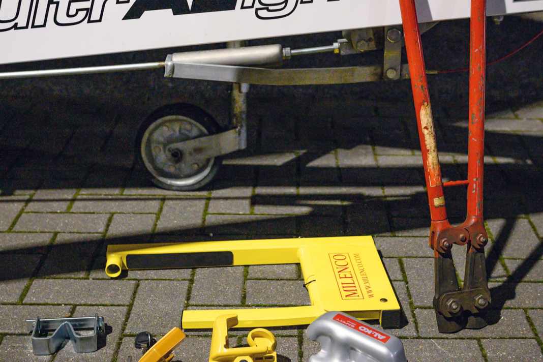 We show 14 trailer locks in more detail in the comparison test