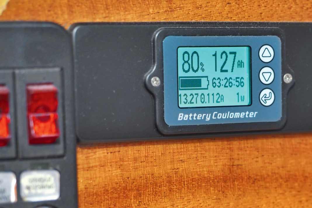 External battery monitor: If the settings can be adapted to Life batteries, a battery monitor indicates the state of charge independently of the BMS. A lead programme does not really fit, but with a charge factor of 100 percent and a Peukert coefficient of 1.0, it can still work in practice