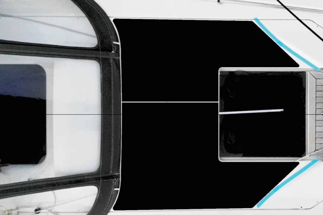 1. Paneele ausmessen: Für das Vermessen kleiner Systeme genügt eine bemaßte Skizze. Bei komplexen Anlagen werden die Module anhand per Drohne erstellter Luftaufnahmen geplant