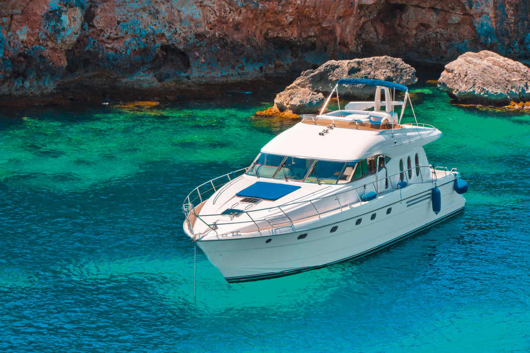 If you don't necessarily have to enter the harbour, you can also experience the most beautiful places in the world from anchor