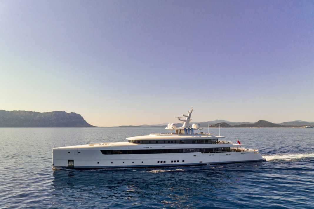 Makes a small wave: Philippe Briand designed an extremely efficient hull for the 66 metre long steel-aluminium construction. The two main diesels burn 280 litres per hour at twelve knots. Top speed is reached at four knots more