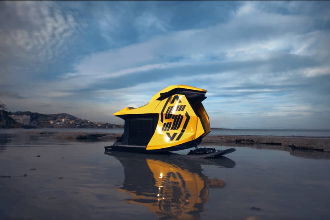 Searacer: Was wie ein Gefährt aus Star Wars wirkt, ist eine Mischung aus Motorrad, Surfboard und Schneemobil. Hier in der Sonderlackierung für Renault