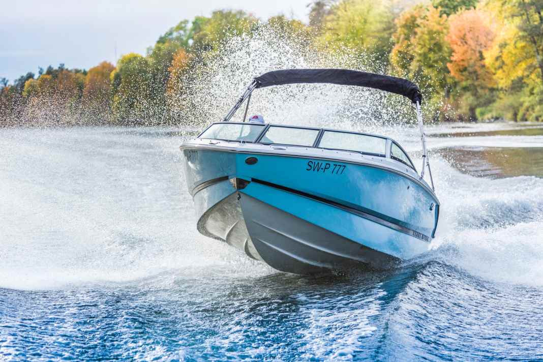 Universell einsetzbar und gut trailerbar: Die Four Winns H1 eignet sich für Ausflüge mit Familie und Freunden
