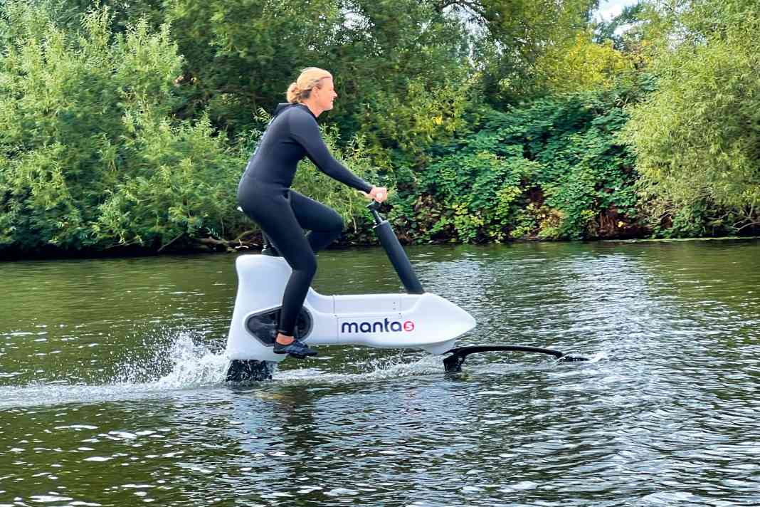 Das Fahrrad wird wie ein normales Fahrrad angetrieben