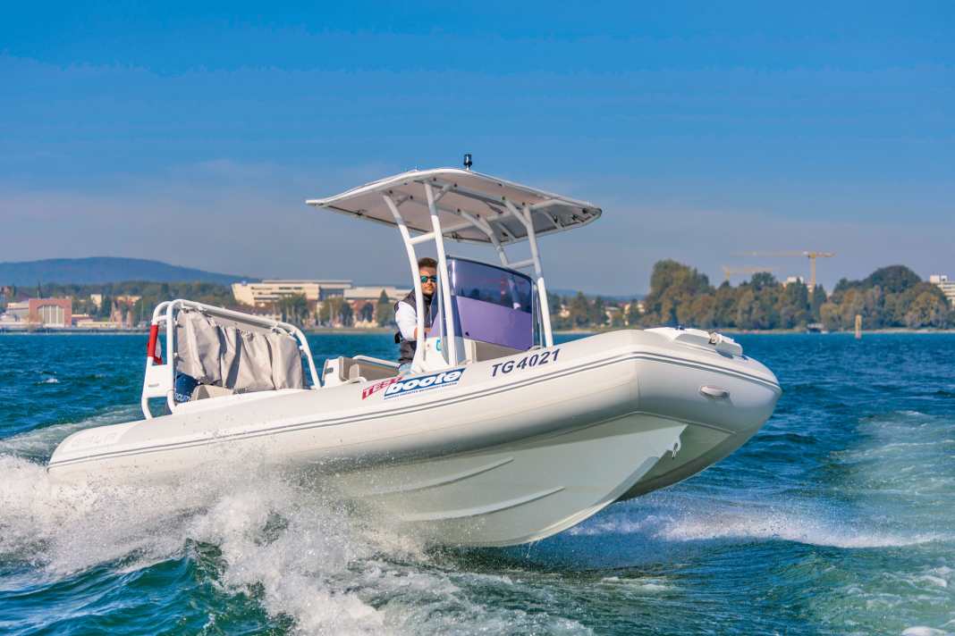 Schon mit dem Mercury F150 bietet die Gala Viking 650 viel Fahrspaß