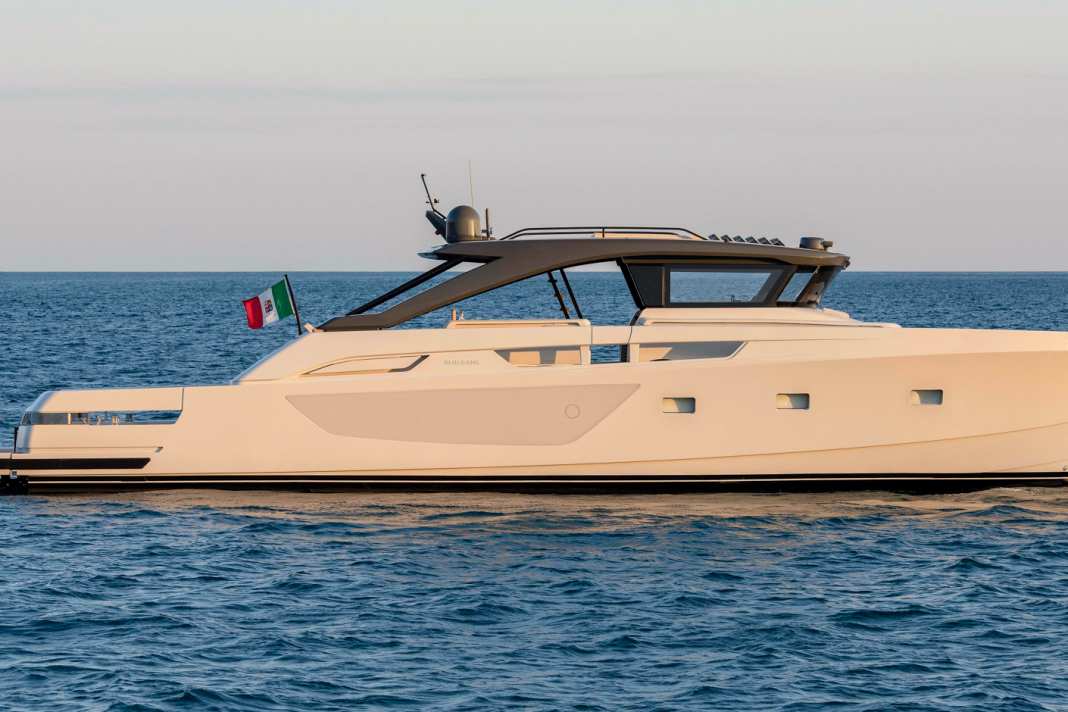 These include the 22.82 metre long Bluegame BG74, which surprises with an unusual interior layout and runs at speeds of up to 30 knots thanks to two IPS units.