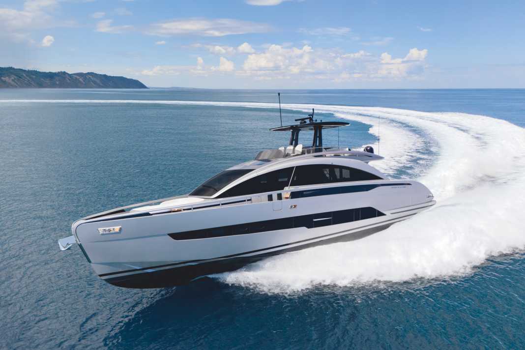 Ferretti stellt als Werftengruppe unter anderem die brandneue und 23,98 Meter lange Pershing GTX 80 vor