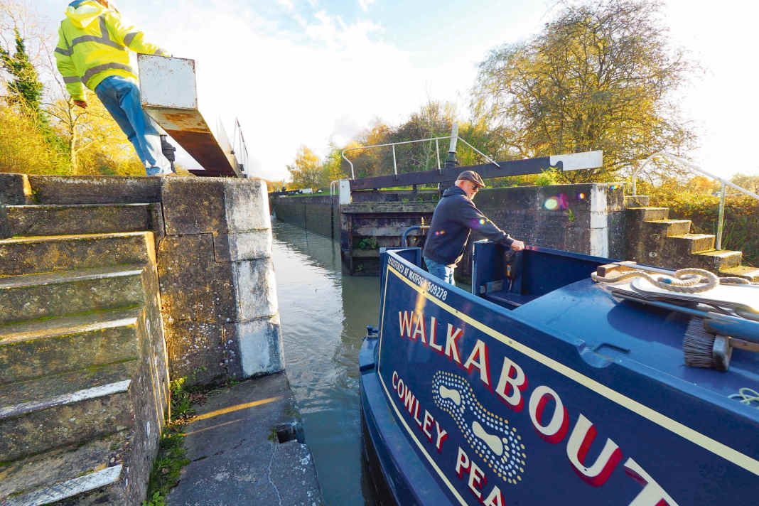 We accompany a German narrowboat captain on board his "walkabout".