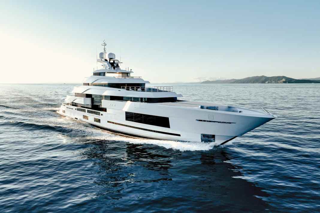 Thinking further: parallels to "Life Saga" are obvious, but the subsequently integrated owner's cabin under the new Observation Deck is not.