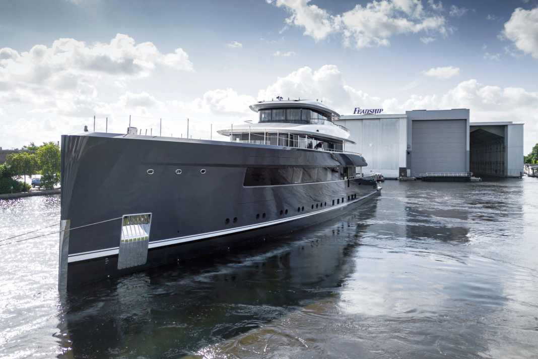Ablieferungen allerorts: Feadship baute „B“ (60 m) in Aalsmeer.
