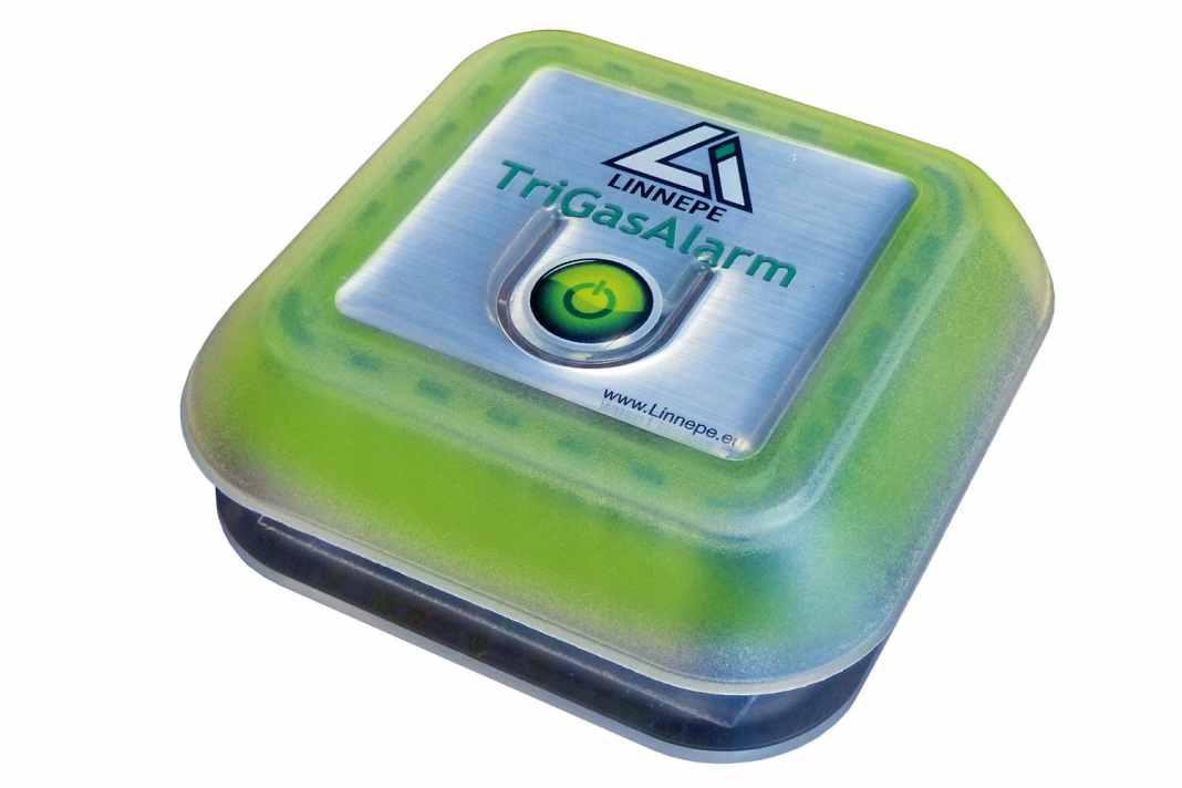 Der TriGasAlarm (ca. 90 Euro, erhältlich z. B. bei Fritz Berger) macht durch eine grüne LED-Beleuchtung ständig auf seine Einsatzbereitschaft aufmerksam
