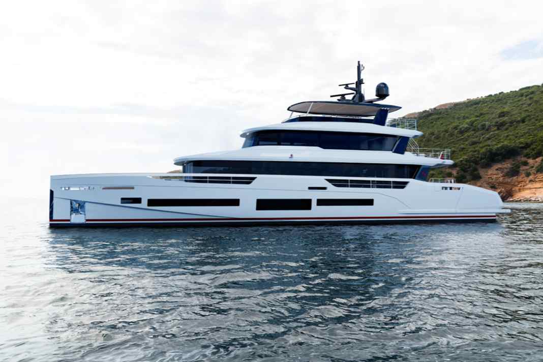 Hoch hinaus: Die Sirena 118 erstreckt sich über drei Decks.