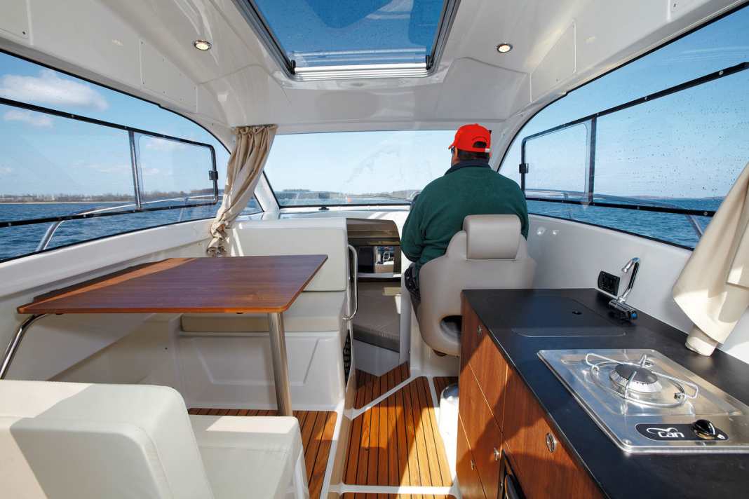 Quicksilver Activ 755 Weekend: Cabin