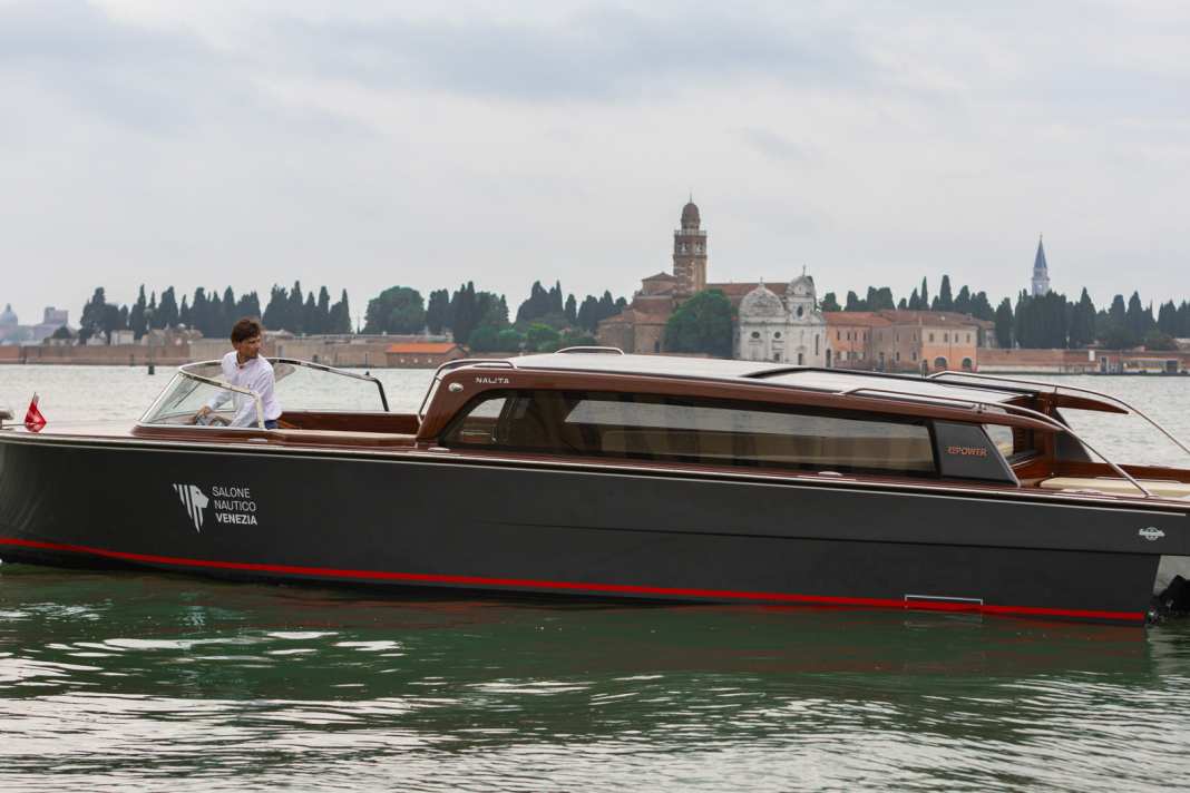 The new project is similar to the traditional water taxis in Venice. The Italian energy company Repower, the Serenella shipyard and Nauta Design worked together on the realisation.
