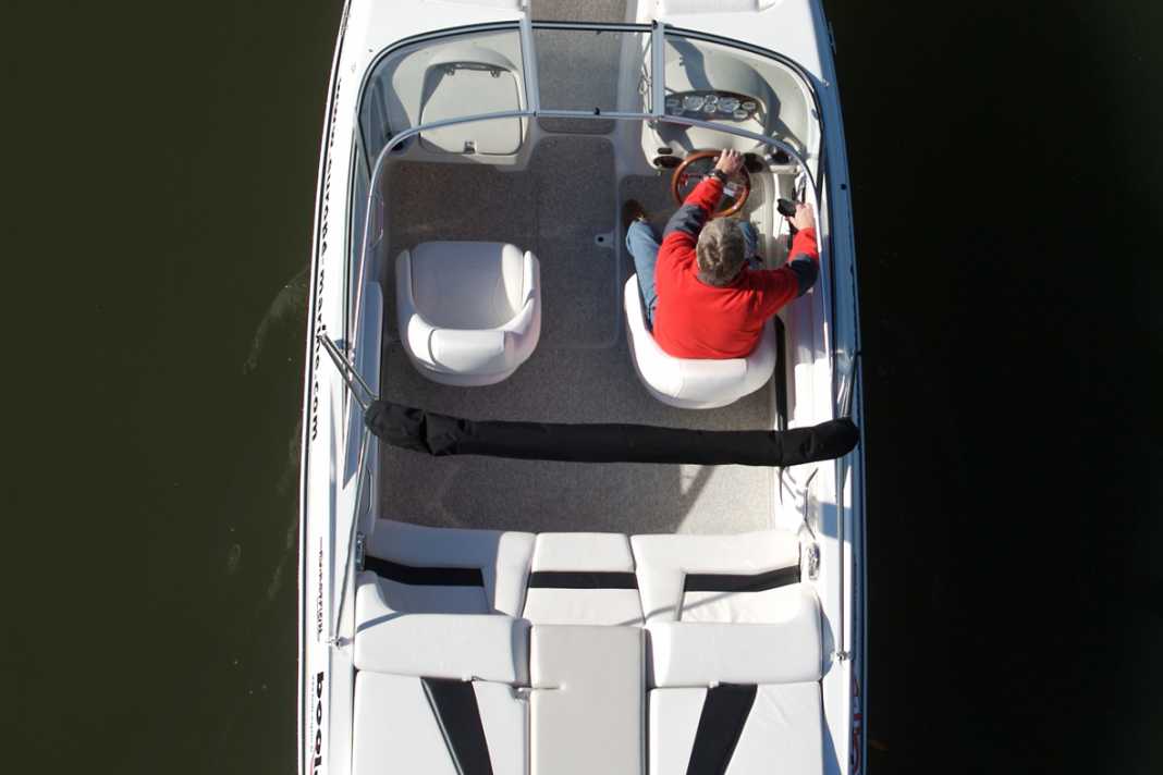 Test Glastron GT 205