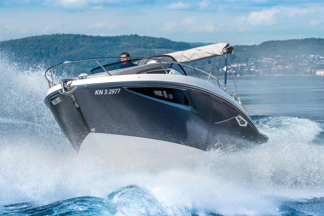 Die Cranchi E30 Endurance überzeugt durch gute Fahr- eigenschaften und sicheres Handling
