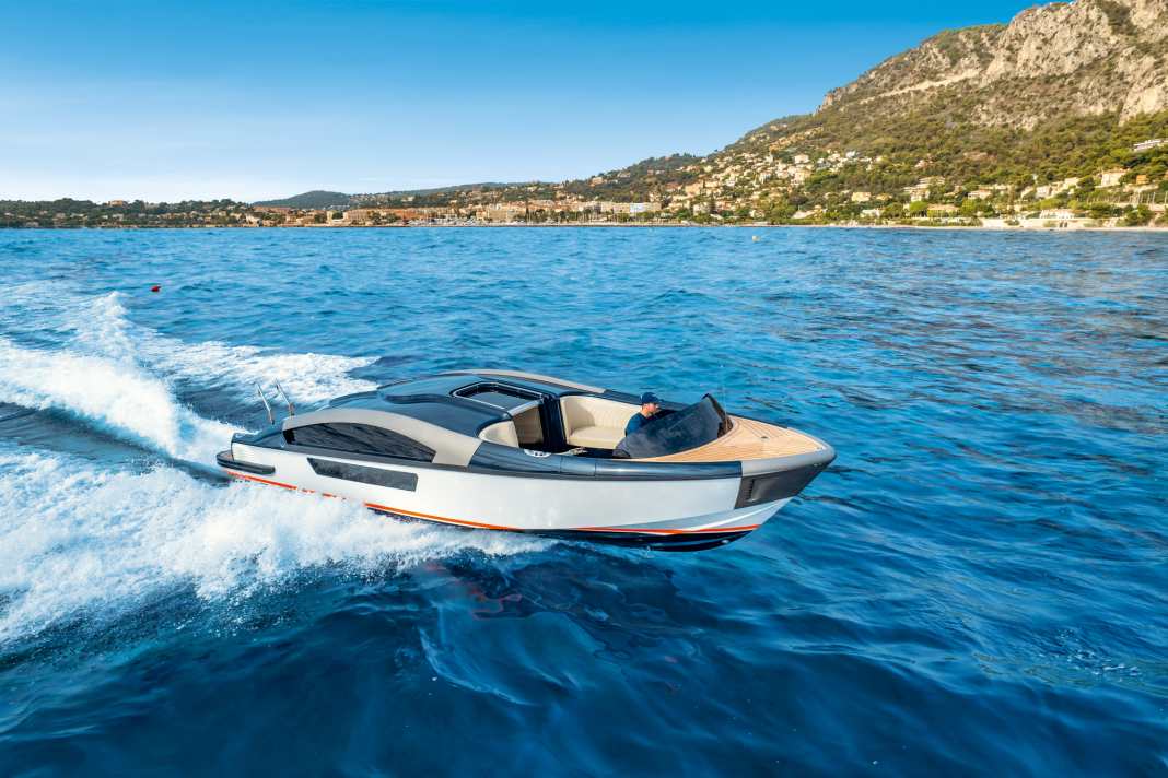 „Miss Wonderley“: Falcons 11,60 Meter langer Plug-in-Hybrid erreicht mit zwei 199-Kilowatt-Dieseln 35 Knoten. Vollelektrisch sind es bis zu neun Knoten