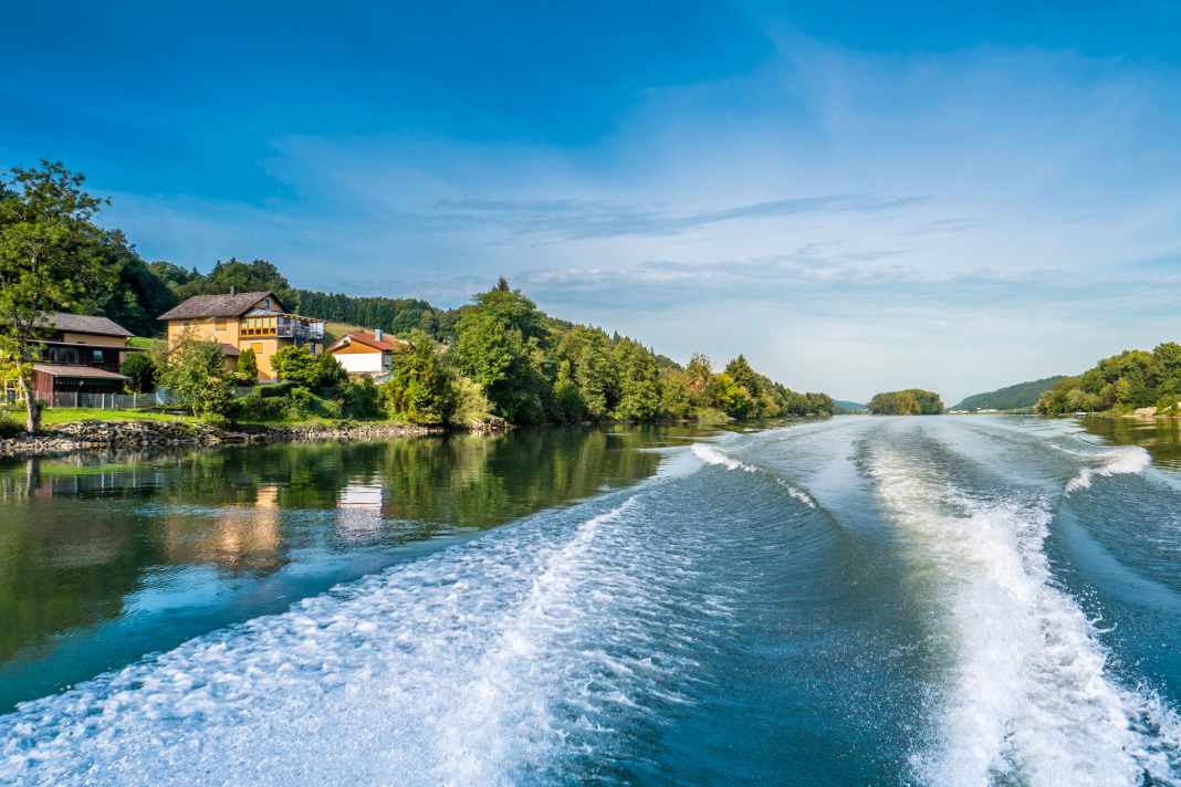 The Danube impresses with its abundance of nature, which reaches its peak in the free-flowing section. Wonderful old towns add to the enjoyment