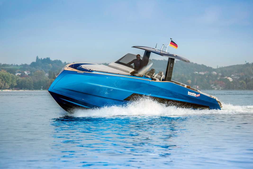Die Astondoa 377 Coupé ist zweifellos in jedem Hafen ein Hingucker. Auch die Fahreigenschaften und die Verarbeitung konnten überzeugen