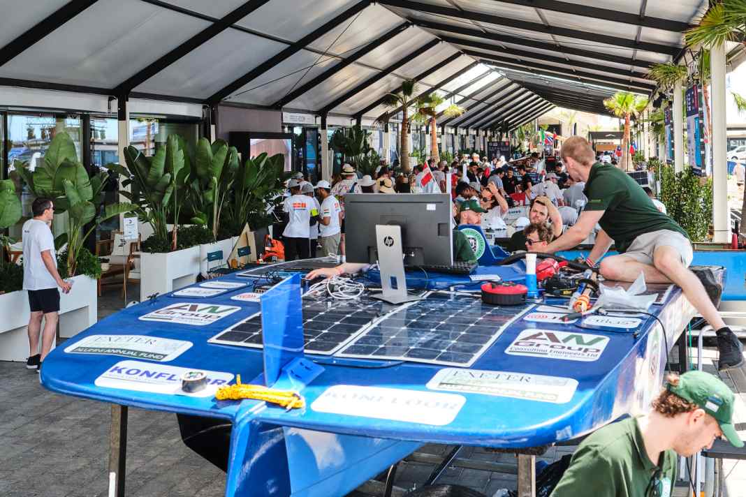 Colourful hustle and bustle in the paddock. All teams had to undergo an inspection by a technical committee