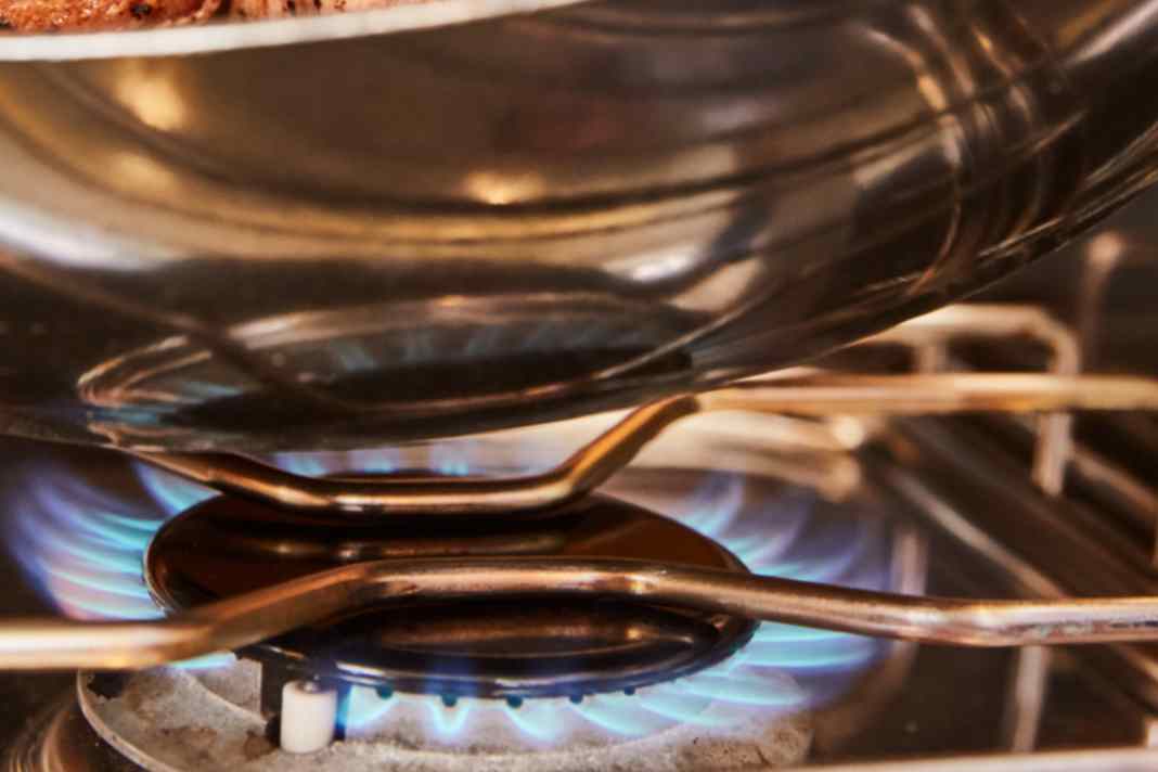 Butane and propane gas burn odourlessly. The fuel has a high energy density.