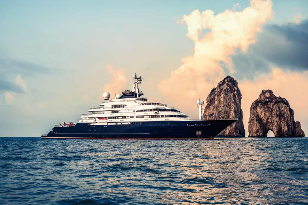 Explorer synonym: The 126.20 metre HDW building, which was built according to plans by Espen Øino and under Lürssen's aegis, ...