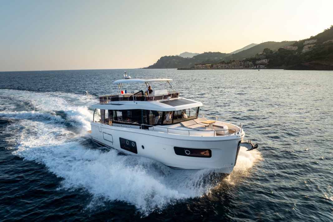 The maximum speed is 17.5 knots