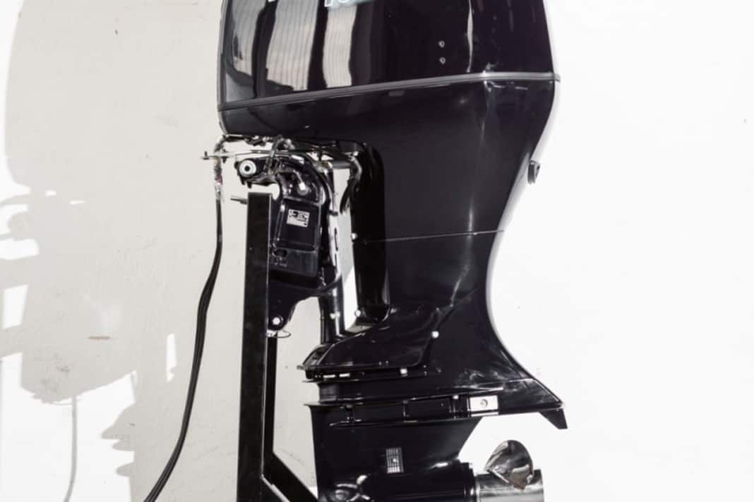 Outboard motor test This year we took a close look at the 200 hp class. This includes engines with small and large displacements, supercharged engines and a two-stroke engine.