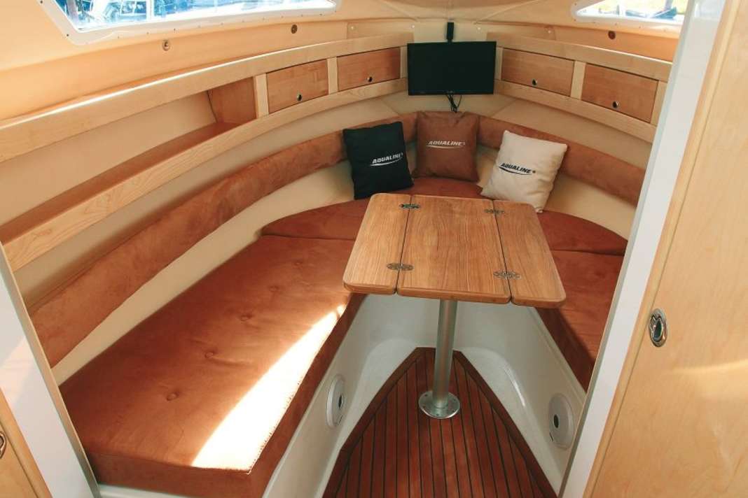 Test Aqualine 750 Ultra Edition: Front cabin