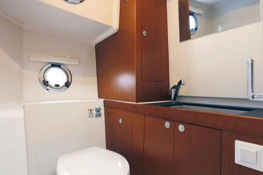Beneteau Swift Trawler 30: WC-Raum