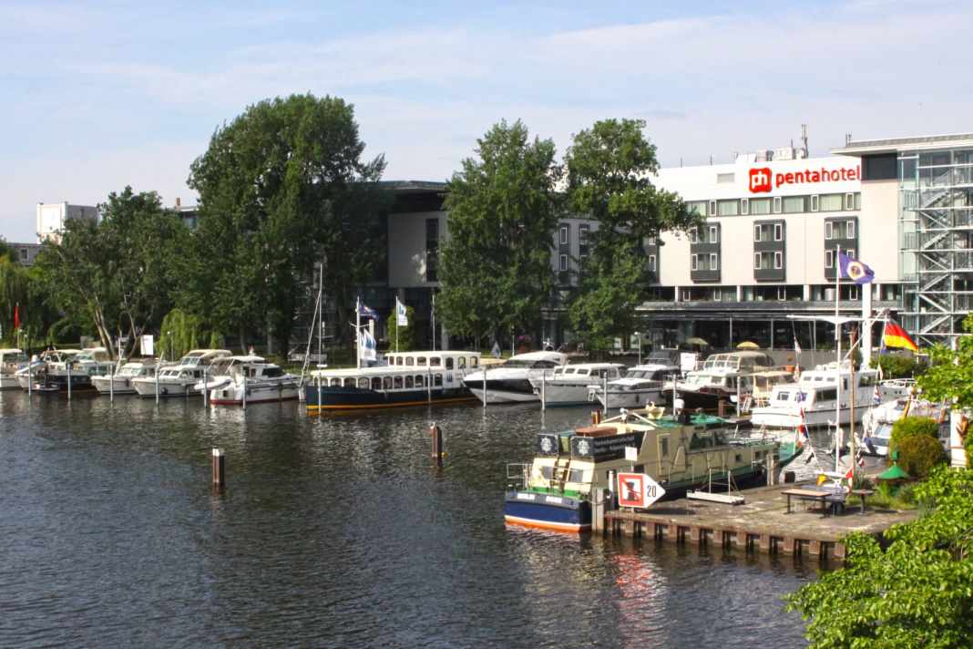 Charter base of 5 star yacht charter on the Dahme