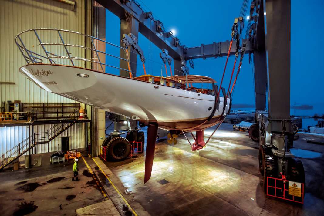 "Halekai" on the crane: The 39 metre long Truly Classic 128 was built on Andre Hoek's computers and was delivered three years ago