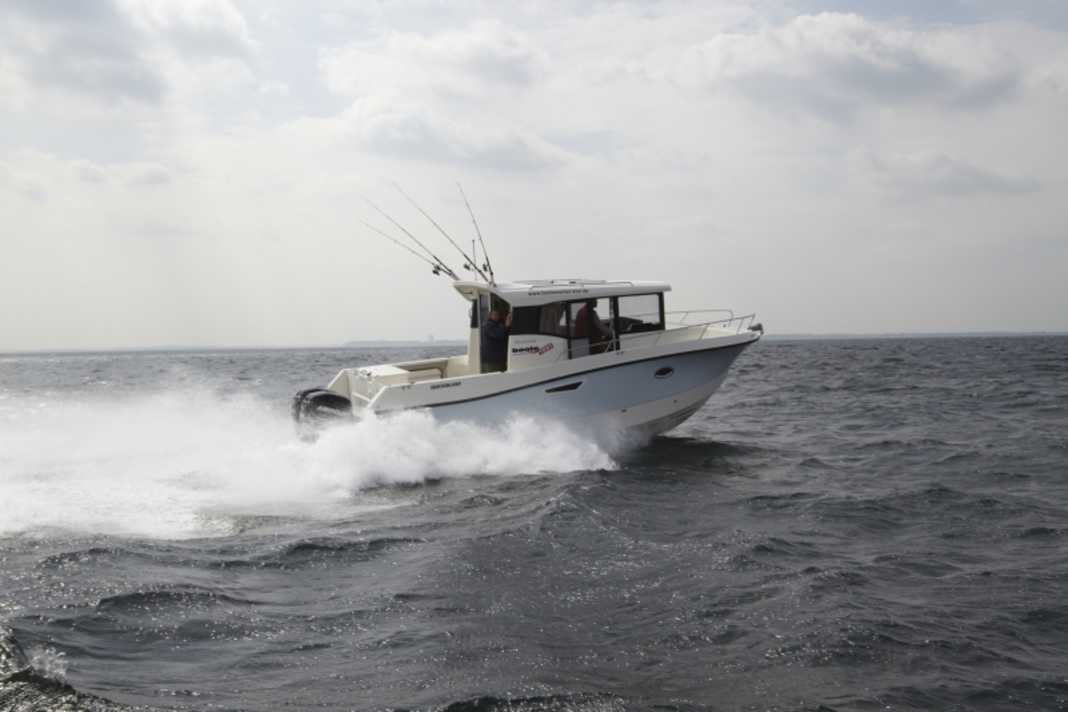 Quicksilver Pilothouse 905